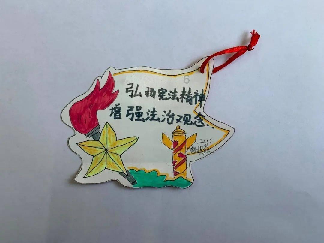 2017年,水泥妹卖惨走红,骗局被揭穿后,老公跟她离婚,现状讽刺。
